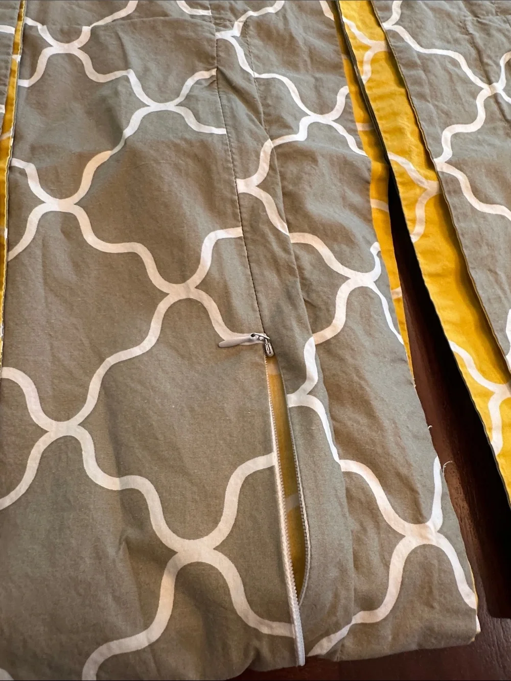 Pottery Barn Kendra Trellis Pattern Zippered Large Pillow Covers Set of 2